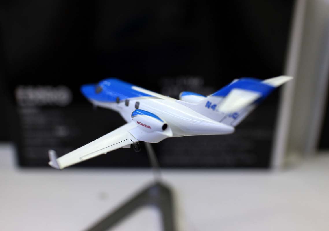 HONDAJET JET Business Jet Small Airplane Model (1/144 Scale)