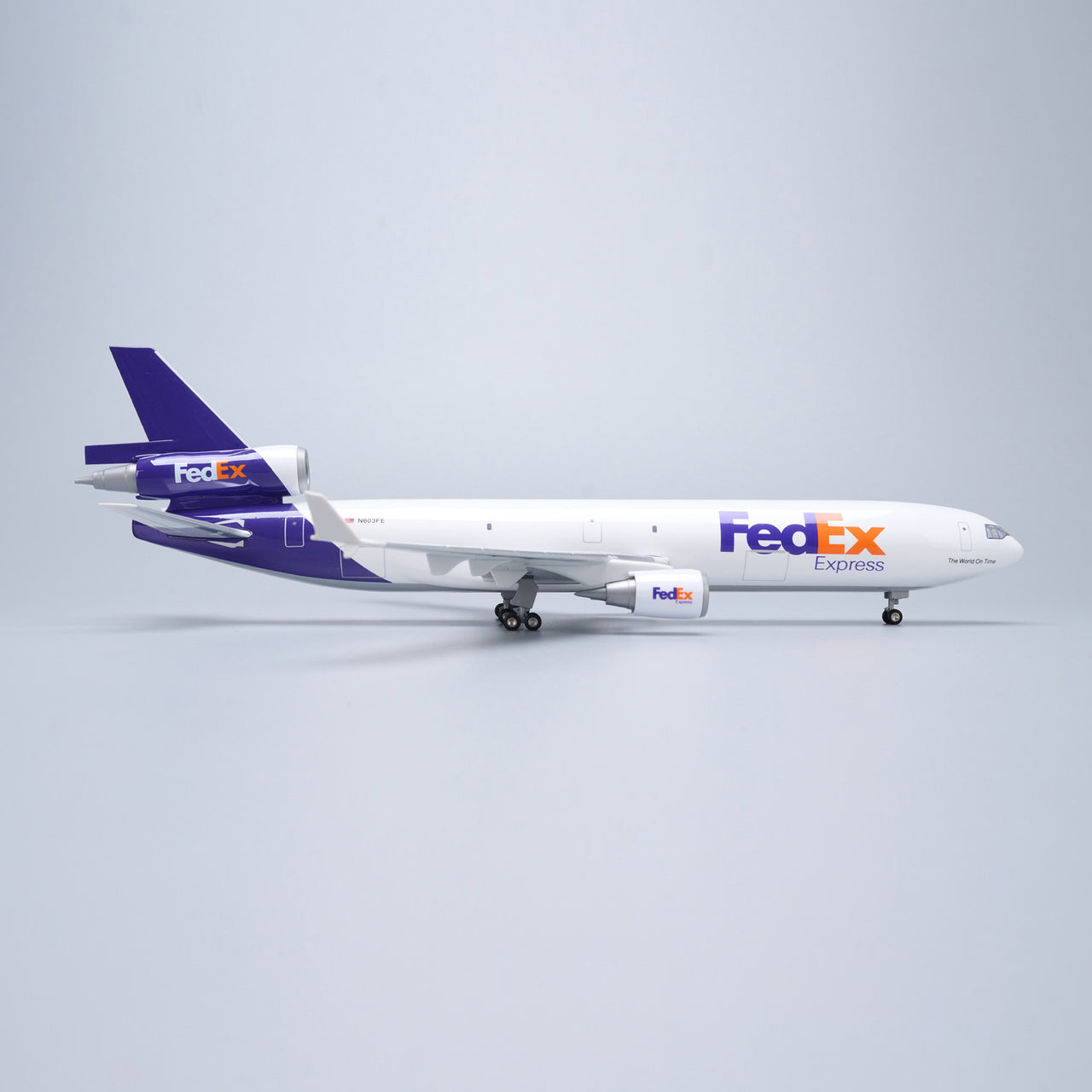 FedEx Corporation McDonnell Douglas MD-11 Airplane Model (1/130 Scale 47cm)