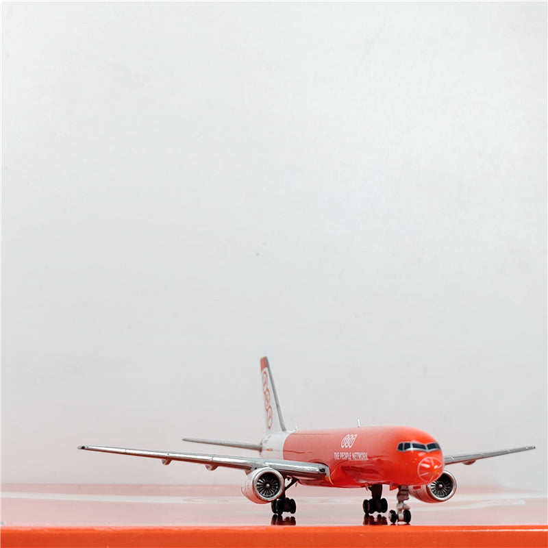 TNT Express Airlines B737-800(SF) JC Wings XX20129 Airplane Model (1/400 Scale)