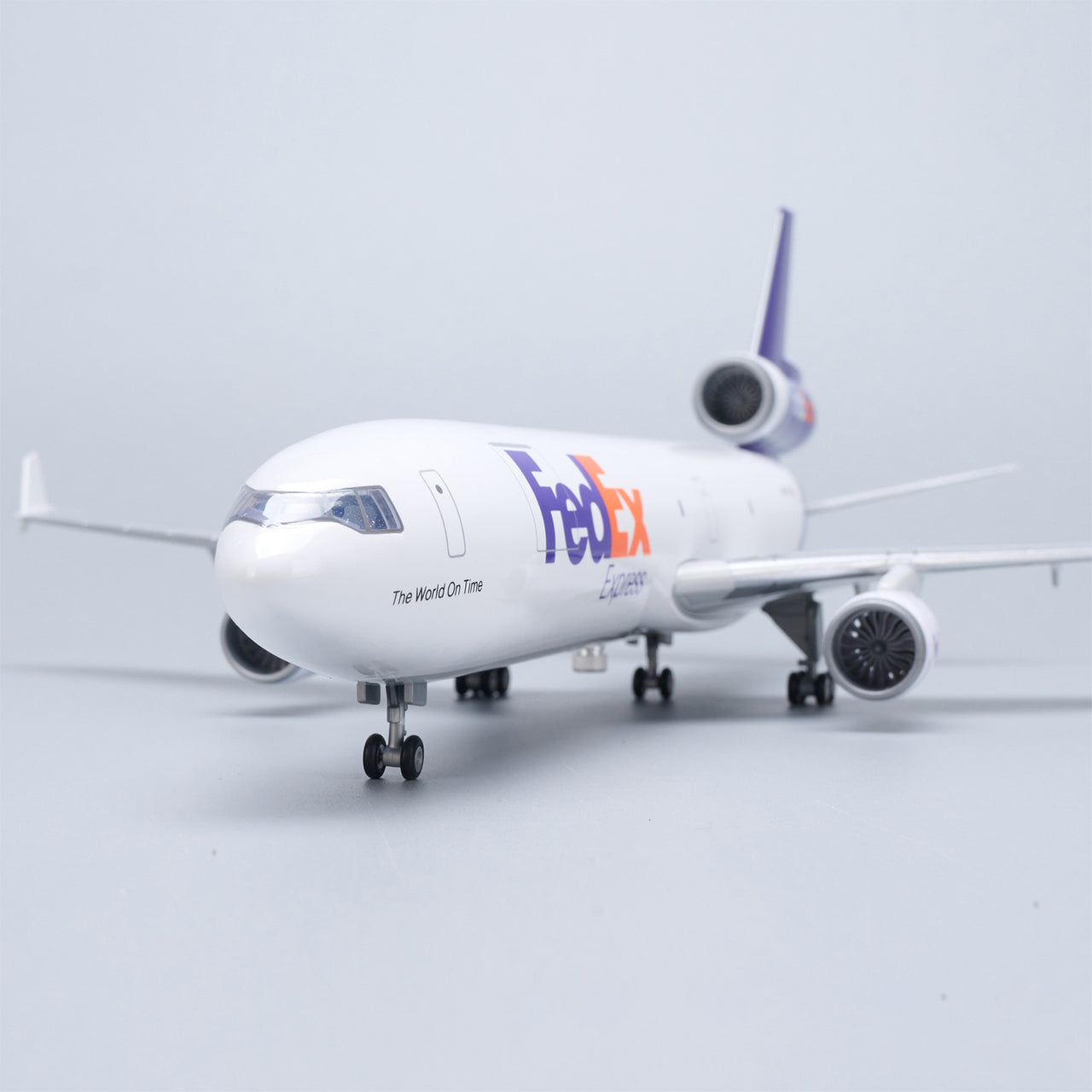 FedEx Corporation McDonnell Douglas MD-11 Airplane Model (1/130 Scale 47cm)