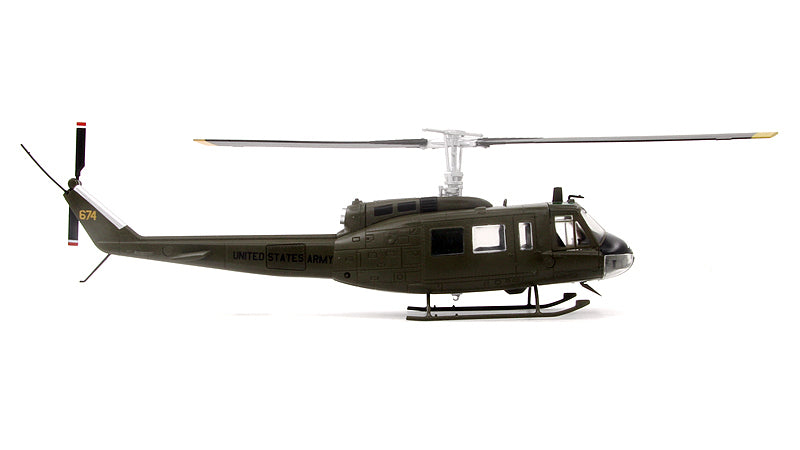 AF1 US Army UH-1H Helicopter 116th Hornet Squadron 674 # Helicopter Model 1/48 Scale