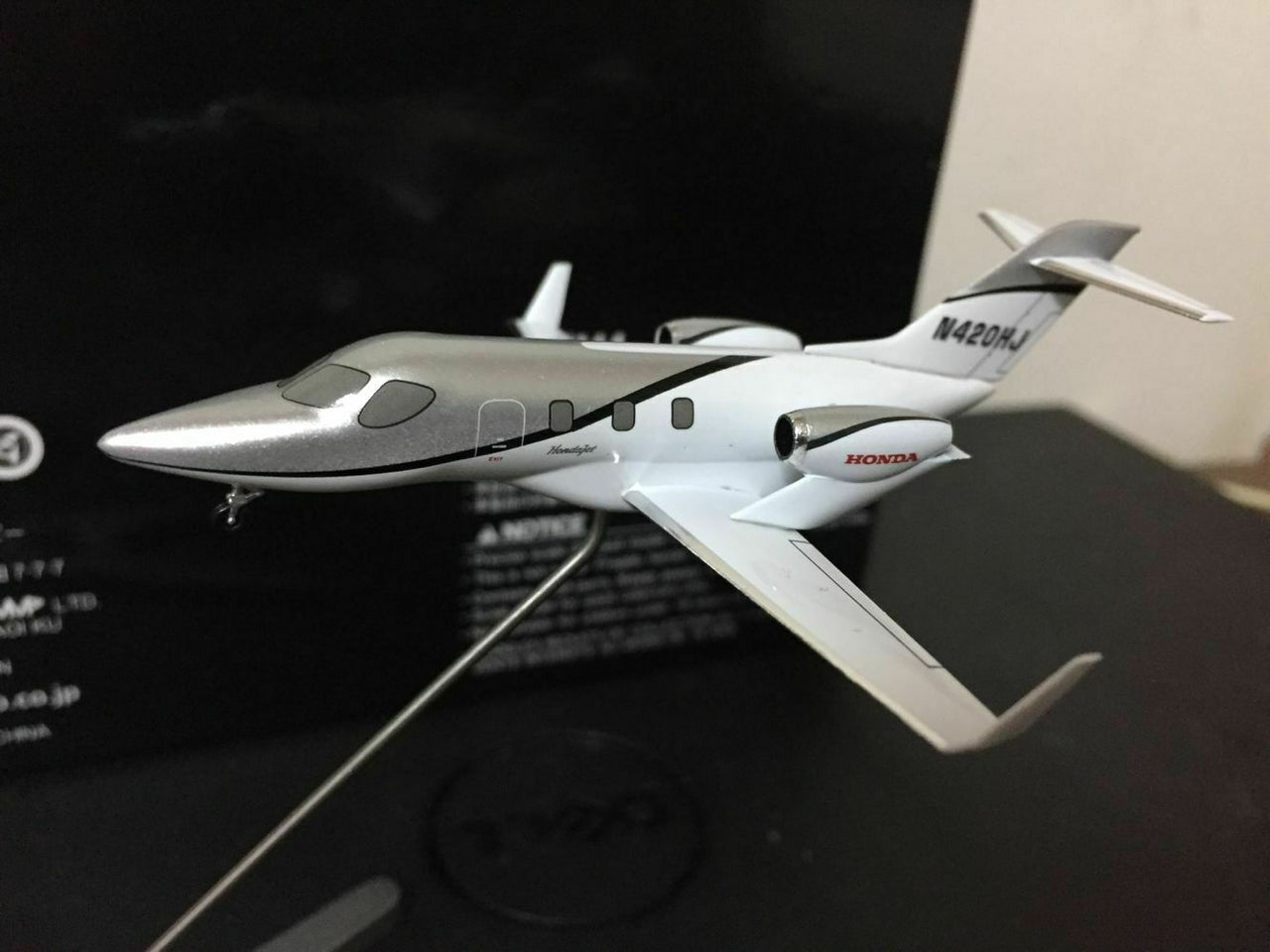 HONDAJET JET Business Jet Small Airplane Model (1/144 Scale)