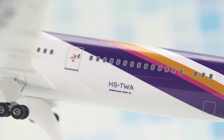 Thai Airways Boeing 787-9 Airplane Model (1：200 Scale)
