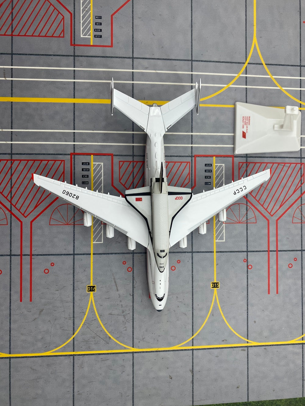 Antonov An-225 AN225 "Mriya" Space Shuttle Blizzard Airplane Model (1/400 Scale)