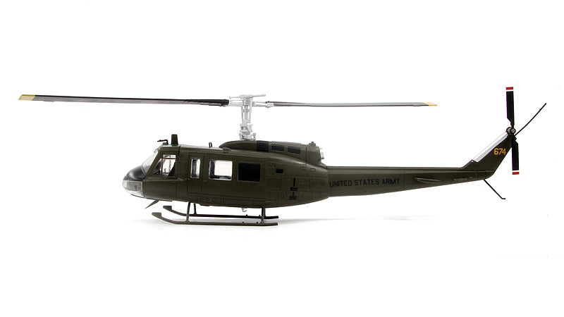 AF1 US Army UH-1H Helicopter 116th Hornet Squadron 674 # Helicopter Model 1/48 Scale