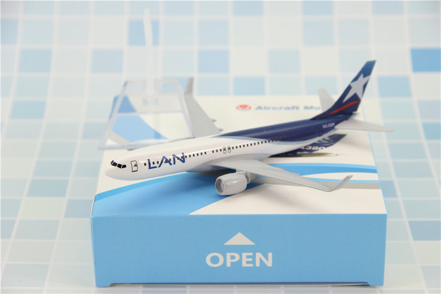 Chile LAN Airlines Boeing737 B737-800 Airplane Model (1/400 Scale)