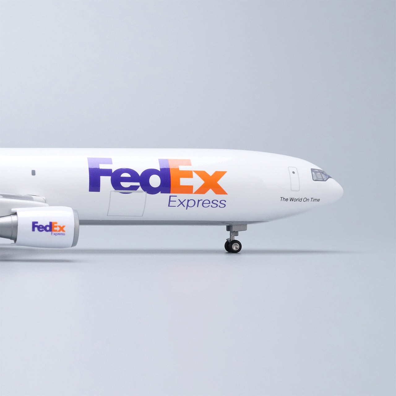 FedEx Corporation McDonnell Douglas MD-11 Airplane Model (1/130 Scale 47cm)