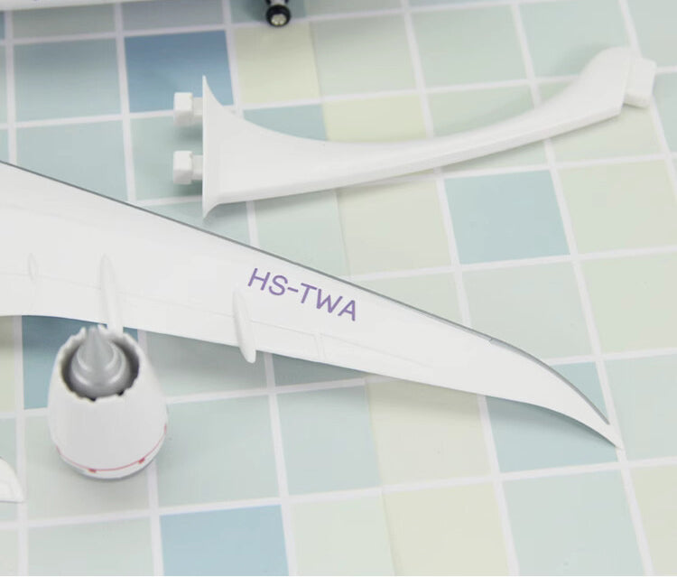 Thai Airways Boeing 787-9 Airplane Model (1：200 Scale)