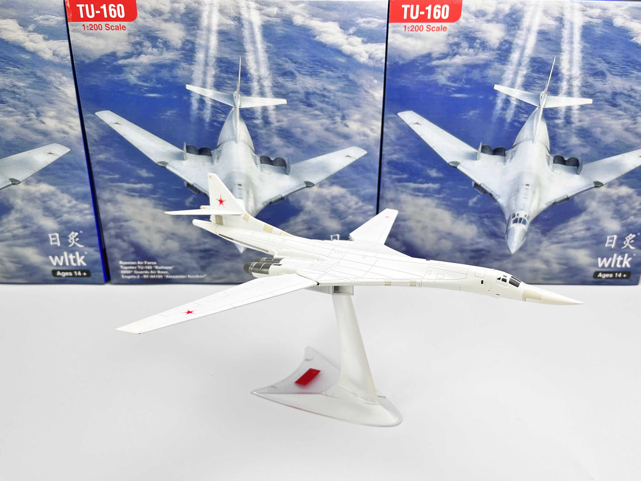 1/200 Tupolev Tu-160 Supersonic strategic heavy bomber Aircraft Model