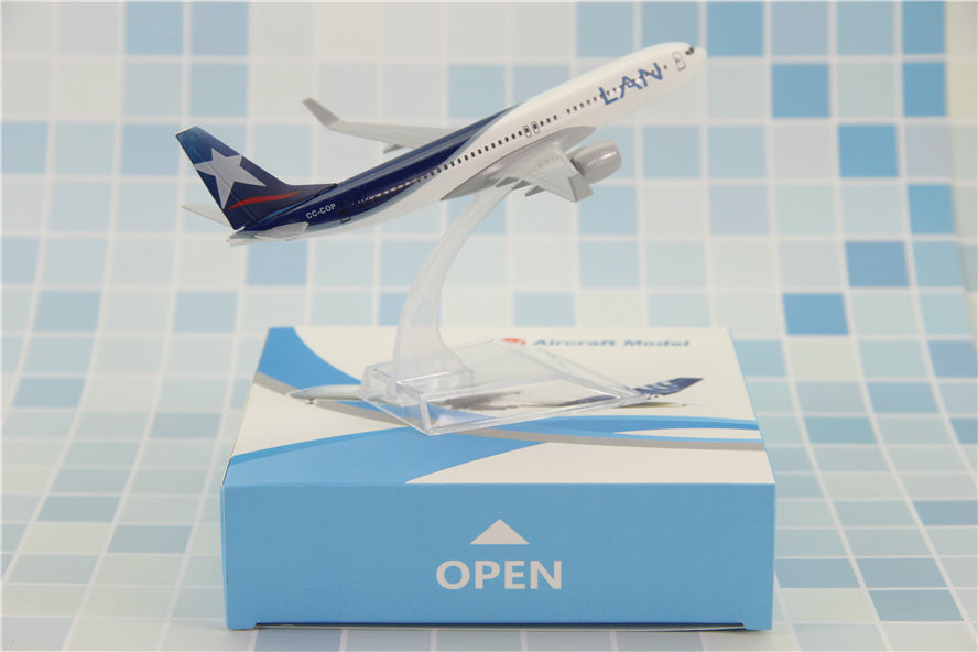 Chile LAN Airlines Boeing737 B737-800 Airplane Model (1/400 Scale)