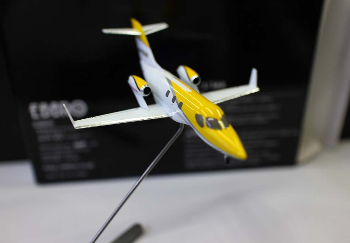 HONDAJET JET Business Jet Small Airplane Model (1/144 Scale)