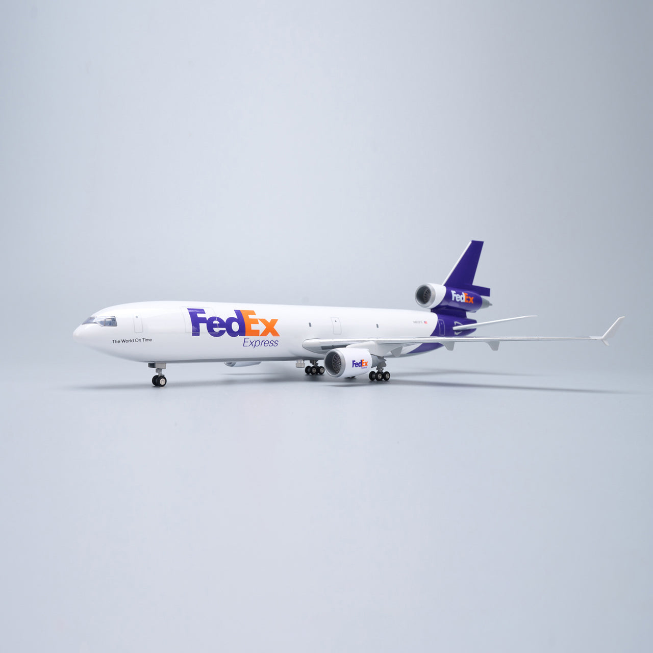 FedEx Corporation McDonnell Douglas MD-11 Airplane Model (1/130 Scale 47cm)