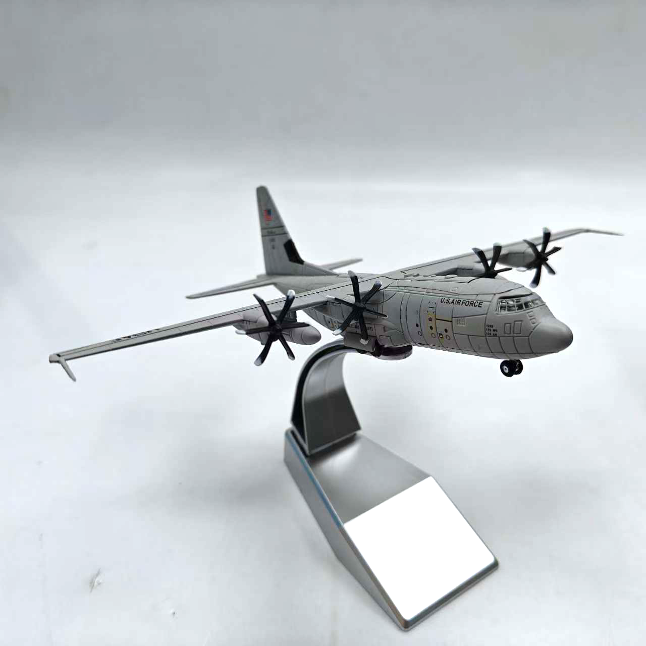 US Air Force C-130J Super Hercules Transport Aircraft Airplane Model Scale 1:200