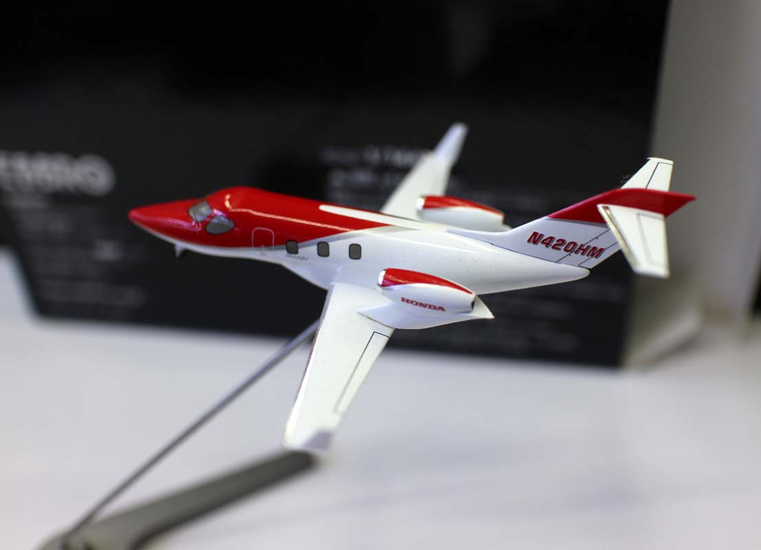 HONDAJET JET Business Jet Small Airplane Model (1/144 Scale)