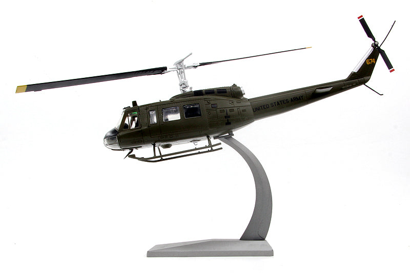 AF1 US Army UH-1H Helicopter 116th Hornet Squadron 674 # Helicopter Model 1/48 Scale