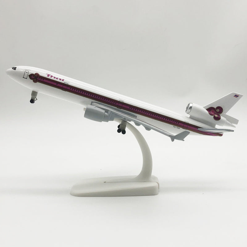THAI Airlines McDonnell Douglas MD-11 Airplane Model (1/100 Scale)