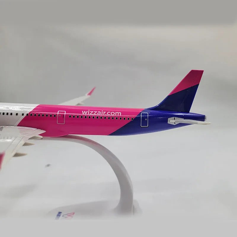 Wizzair Airbus 321 neo A321neo Airplane Model (1/200 Scale)