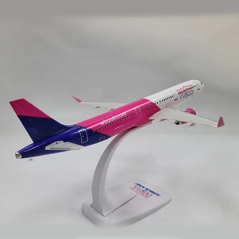 Wizzair Airbus 321 neo A321neo Airplane Model (1/200 Scale)