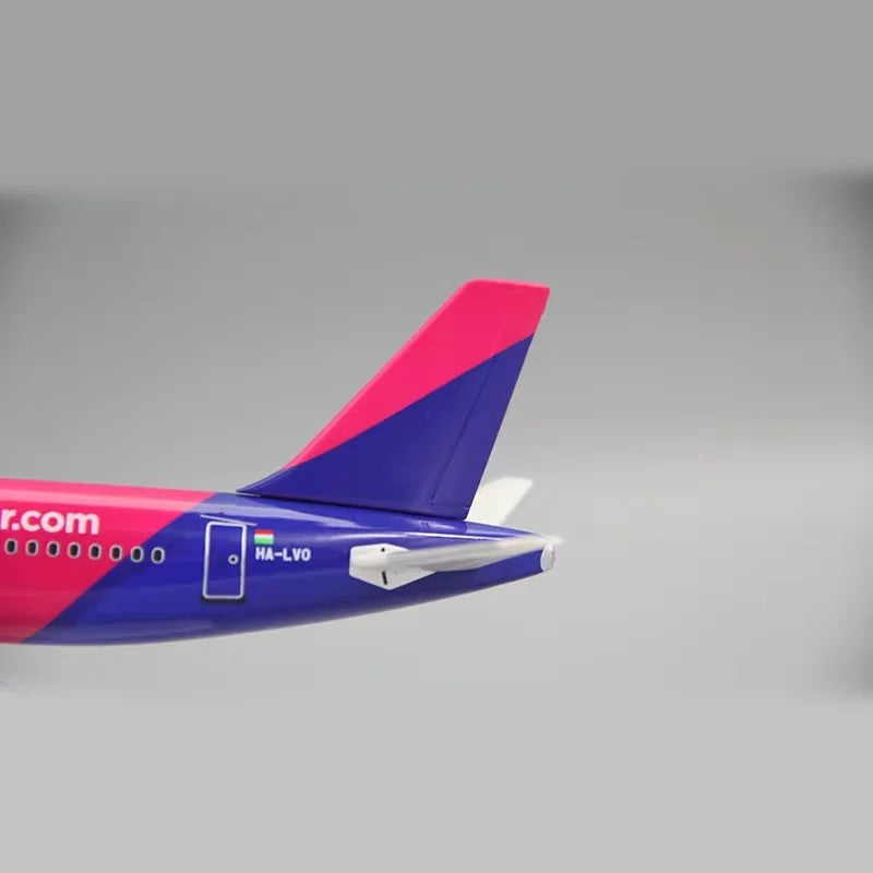 Wizzair Airbus 321 neo A321neo Airplane Model (1/200 Scale)