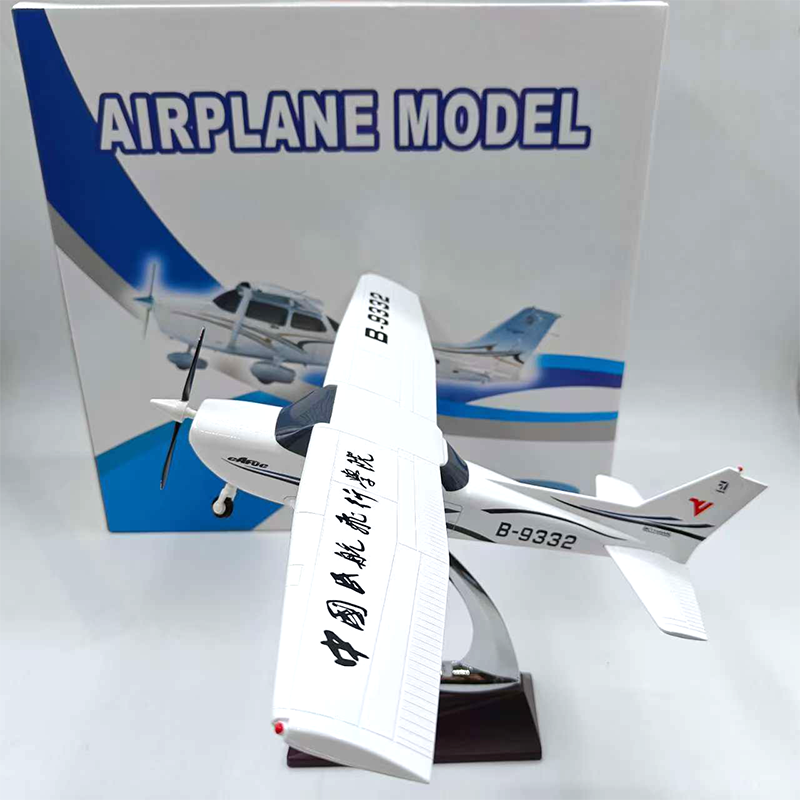 Classic CESSNA 172 SKYHAWK Airplane Model (1:60 Scale 28CM)