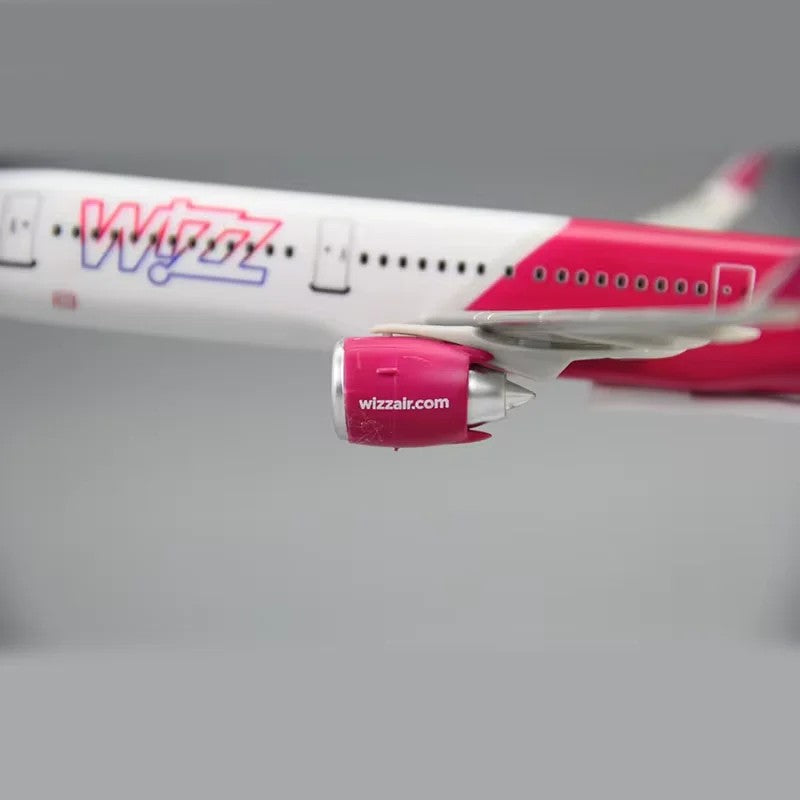 Wizzair Airbus 321 neo A321neo Airplane Model (1/200 Scale)