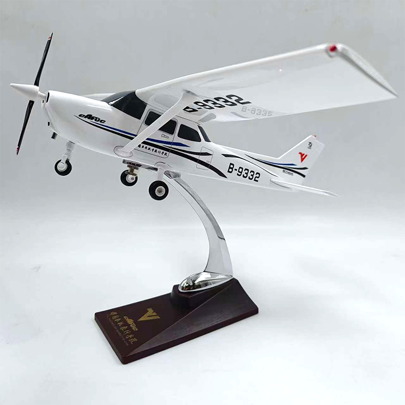 Classic CESSNA 172 SKYHAWK Airplane Model (1:60 Scale 28CM)