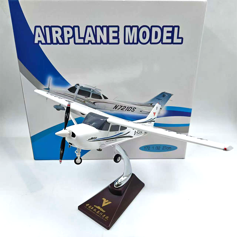 Classic CESSNA 172 SKYHAWK Airplane Model (1:60 Scale 28CM)