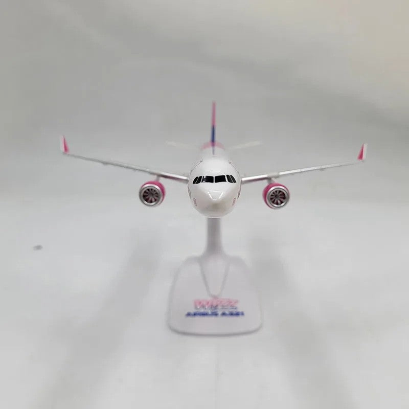 Wizzair Airbus 321 neo A321neo Airplane Model (1/200 Scale)