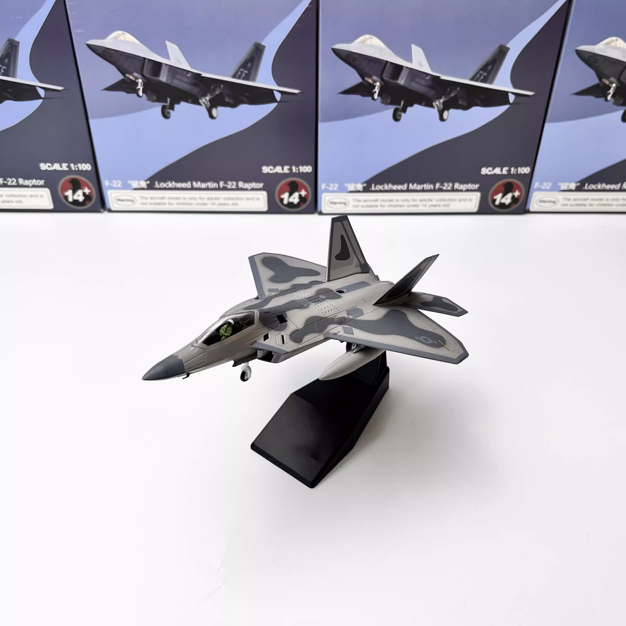 1/100  Fighter Jet 22 Raptor Air Superiority Fighter Airplane Model