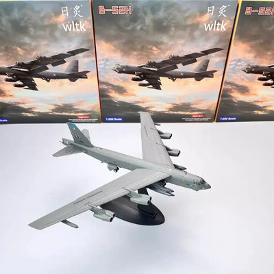 Side view of 1/200 Boeing B-52 stratofortress pesawat pengebom strategik Airplane Model aviation military aircraft model in d.