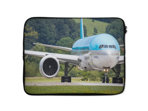 Face to Face with Korean Airlines Boeing 777 Laptop & Tablet Cases