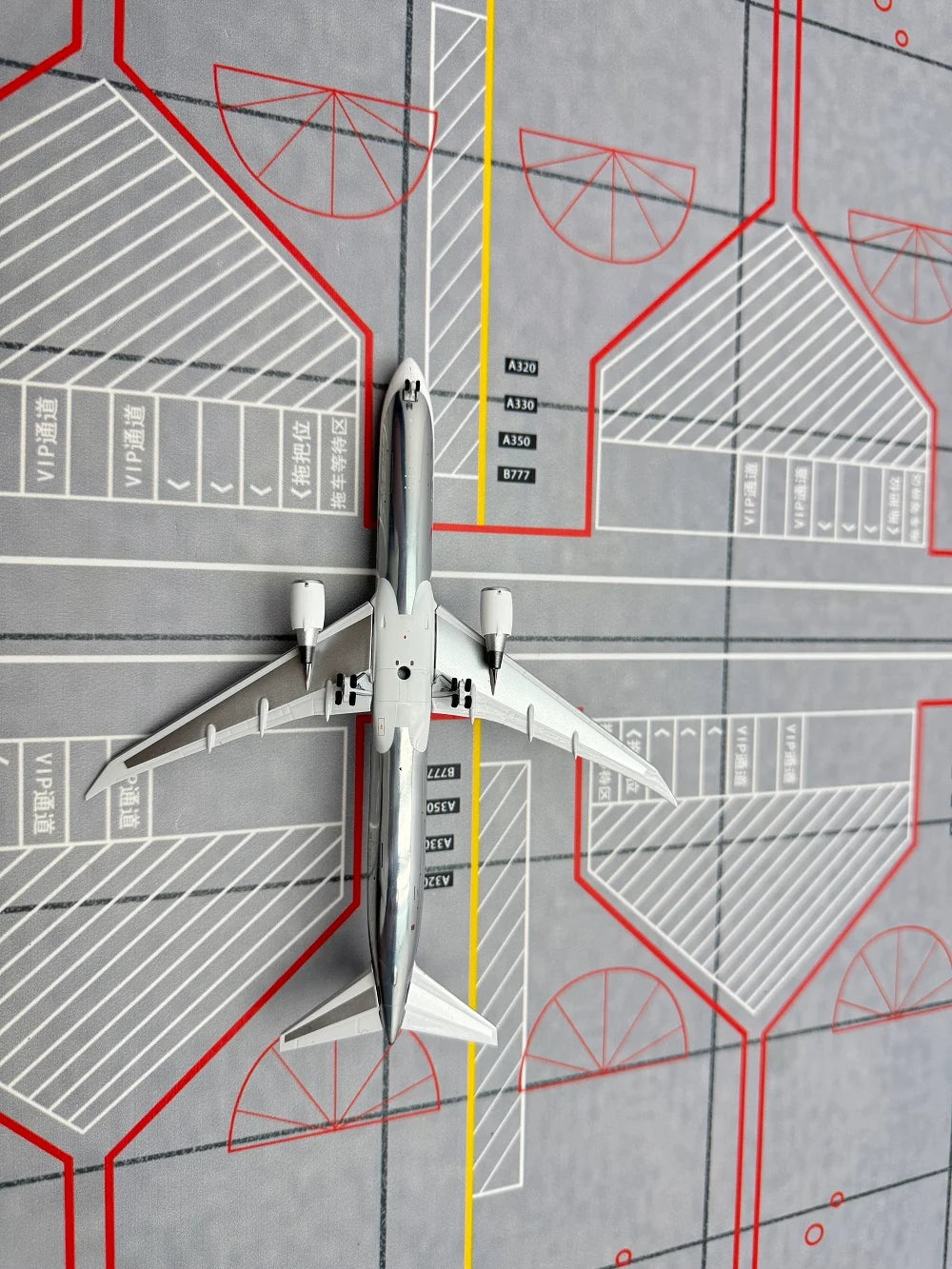 Boeing Original Paint B767-400ER N77066 Airplane Model (1:400 Scale) - view 15