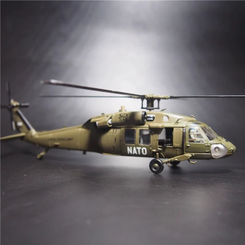 1/72 Sikorsky UH-60 Black Hawk Helicopter Model - view 17