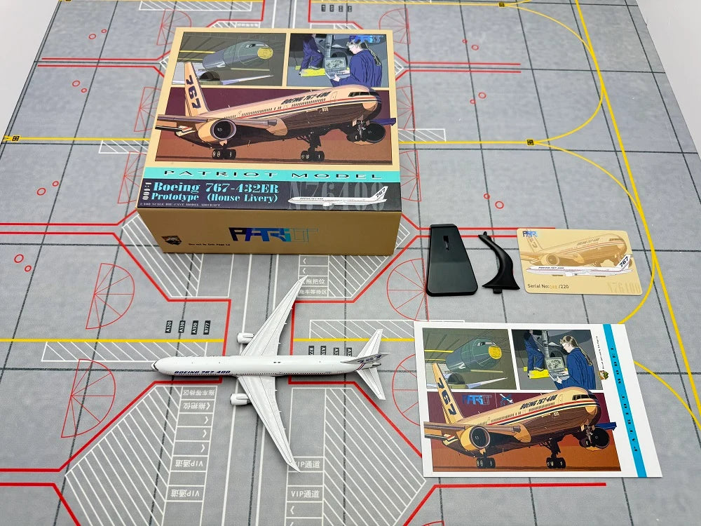 Boeing Original Paint B767-400ER N77066 Airplane Model (1:400 Scale) - view 17