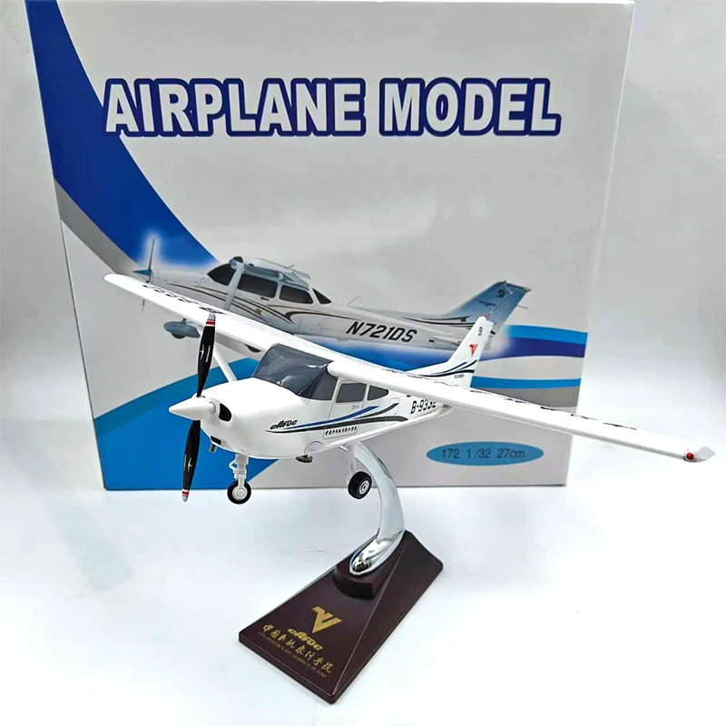 Classic CESSNA 172 SKYHAWK Airplane Model (1:60 Scale 28CM) - view 17