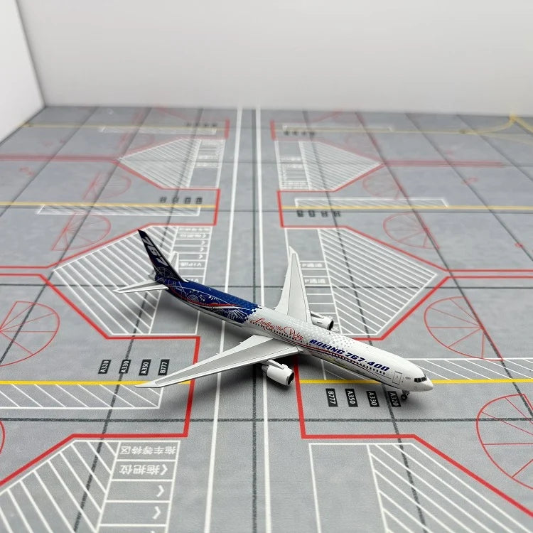 Boeing Original Paint B767-400ER N77066 Airplane Model (1:400 Scale) - view 22