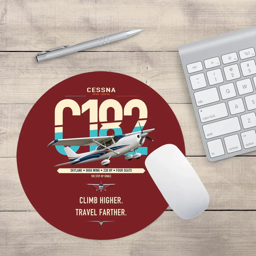 Cessna 182 Skylane design on dark red round mouse pad