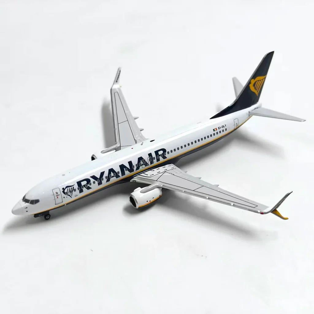 Customisable Ryanair Model Airplane - view 3