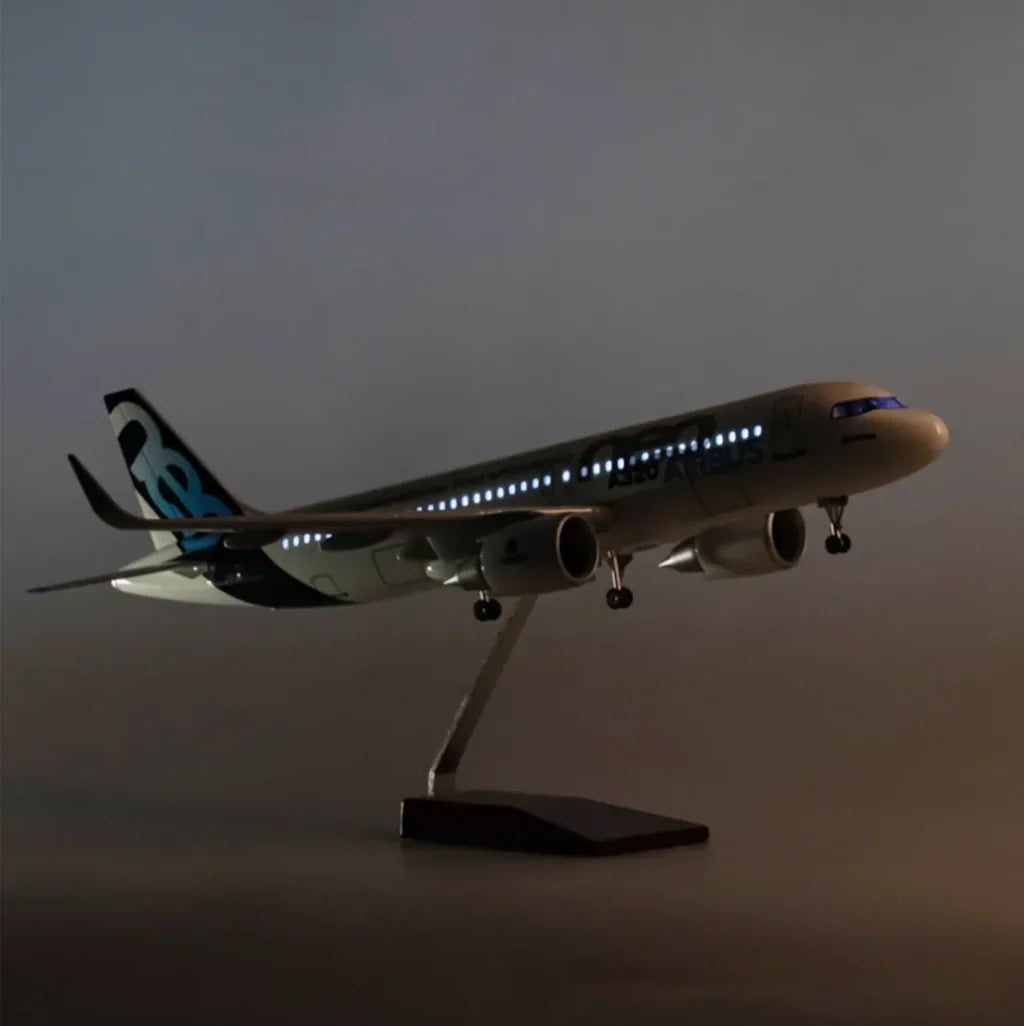 Customisable Airbus A320 Model Airplane - view 4