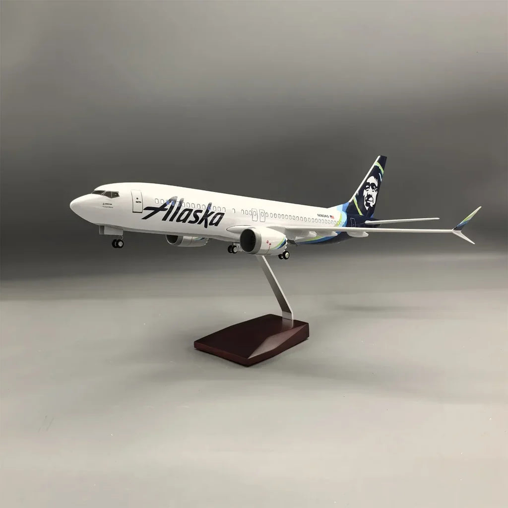 Customisable Boeing 737 Model Airplane - view 5