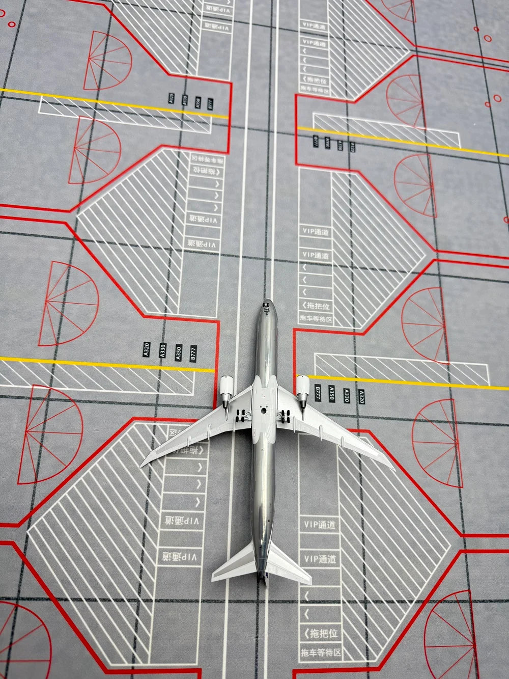 Customisable Boeing Original Paint B767-400ER Model Airplane - view 6