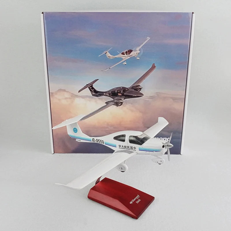 Customisable Diamond DA40 Diamond Star 1/32 Model Airplane - view 7