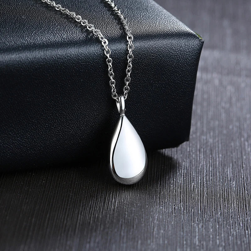 Airplane necklace from Aviation Shop