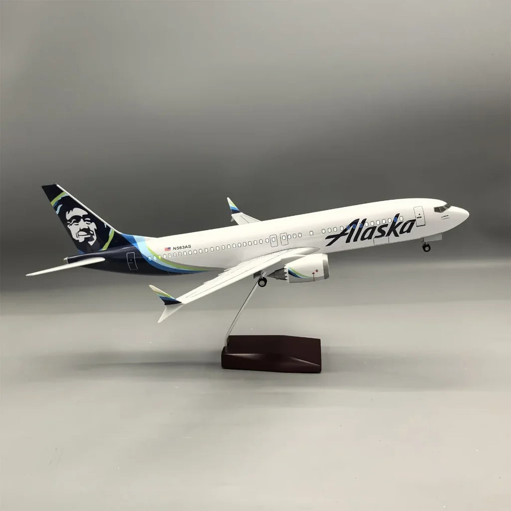 Customisable Boeing 737 Model Airplane - view 6