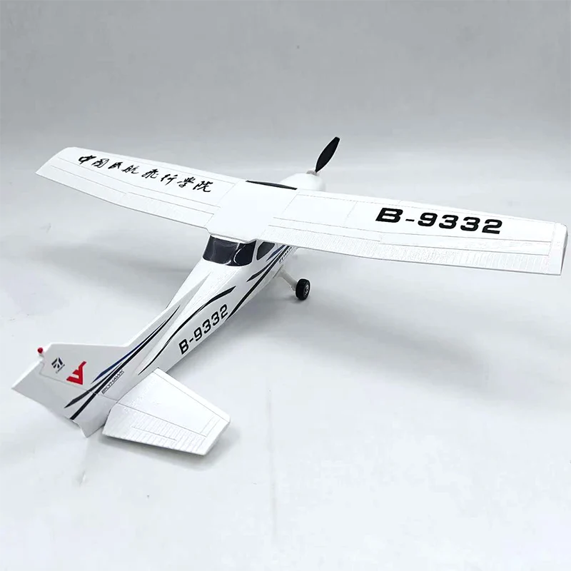 Customisable Cessna 172 Model Airplane - view 6