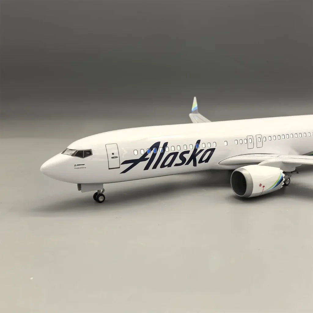 Customisable Boeing 737 Model Airplane - view 7