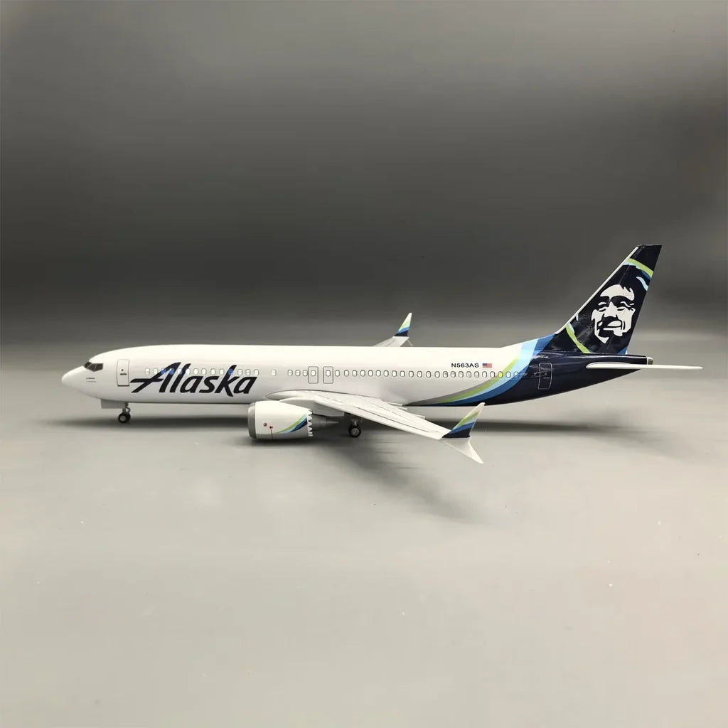 Customisable Boeing 737 Model Airplane - view 9