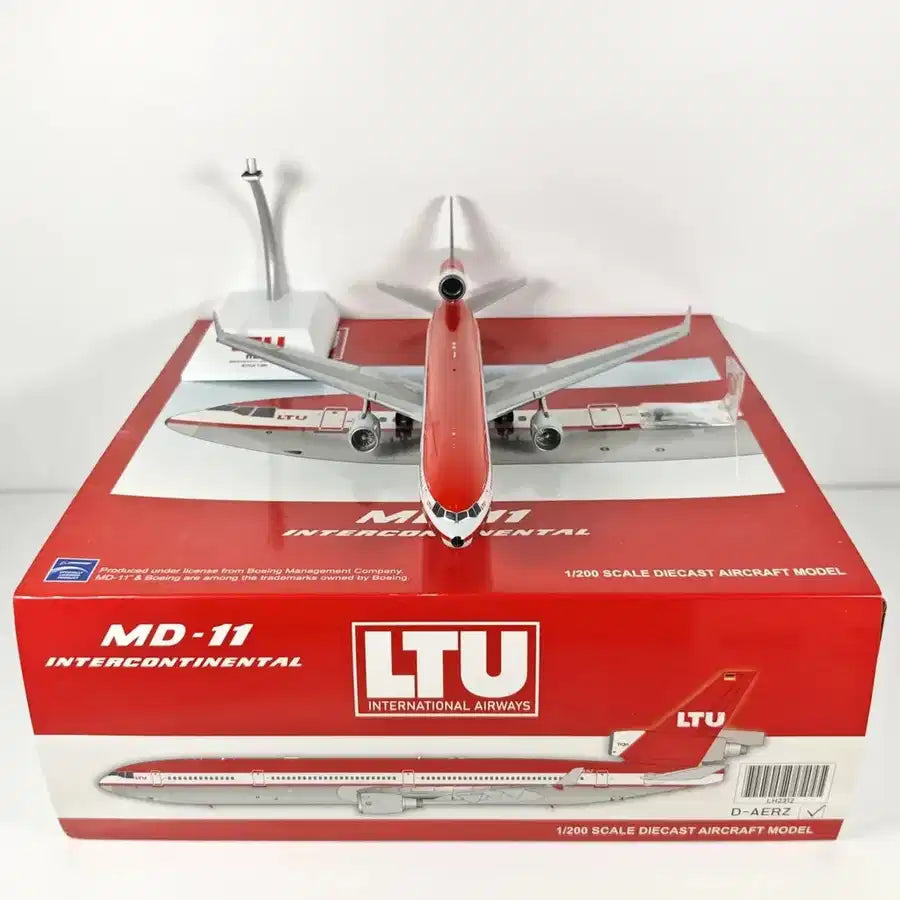 Customisable Finnair Model Airplane - view 9