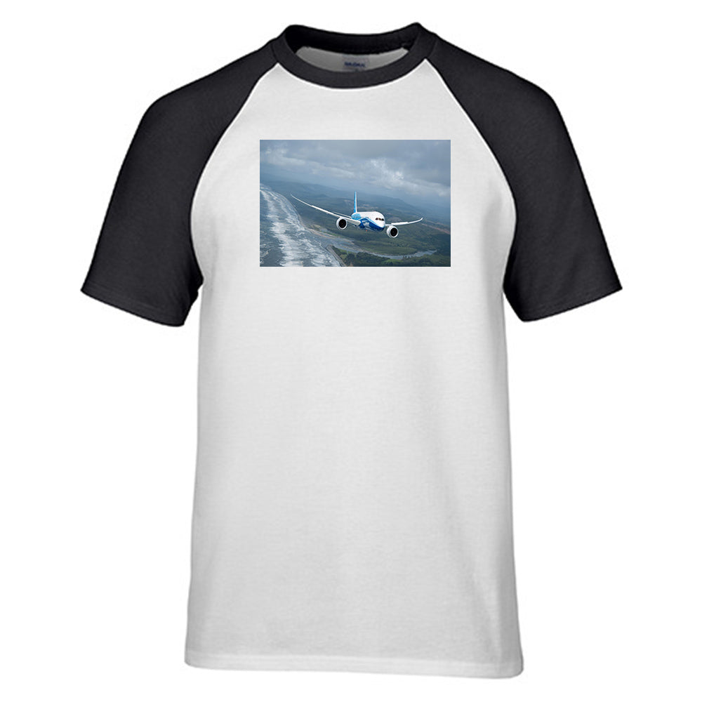 Cruising Boeing 787 Designed Raglan T-Shirts