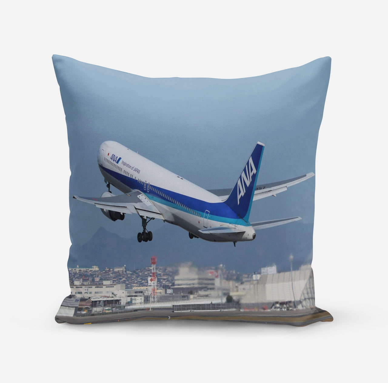 Departing ANA's Boeing 767 Designed Pillows